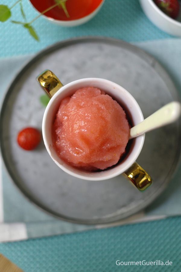 Frollein alert! Fantastulous pink strawberry Riesling slush - a refreshing summer drink